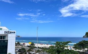 Apart frente à praia na Avenida do Pepê, Barra Da Tijuca, esquina da Olegario Maciel ao lado do hotel royalty