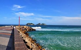 Apto vista para o mar em Barra da Tijuca Posto 1 da Praia do Pepê e esquina com a Olegario Maciel