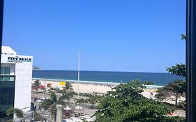 Apart frente à praia na Avenida do Pepê, Barra Da Tijuca, esquina da Olegario Maciel ao lado do hotel royalty